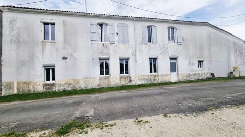   Authentique maison charentaise avec fort potentiel – 170 m² habitables, vastes dépendances Maison - 6 pièce(s) - 170 m²