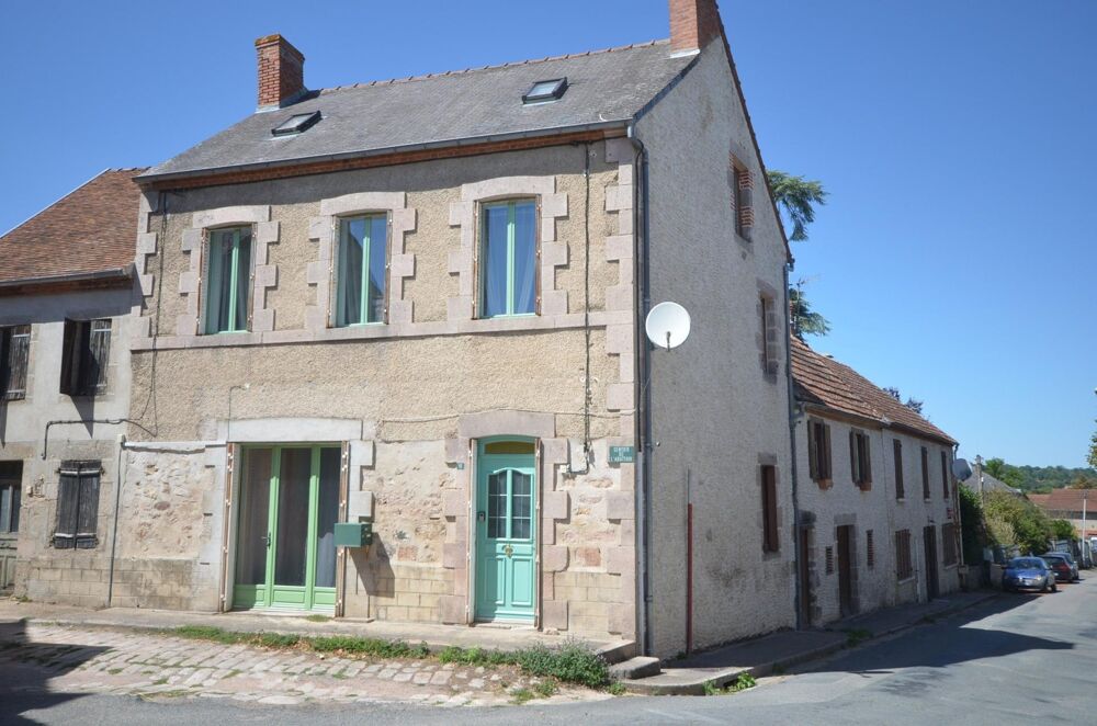 Maison de bourg lumineuse avec de beaux espaces.