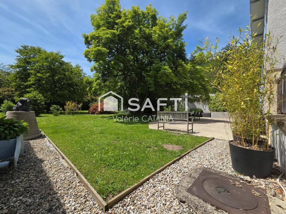 Tullins - Maison de caractère de 300m² habitables avec jardin arboré.