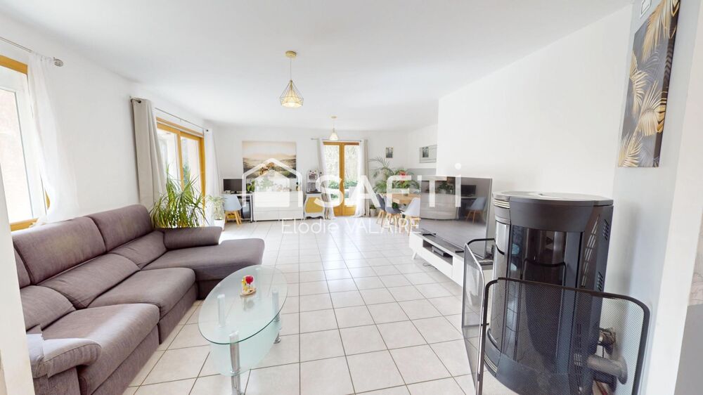 Maison individuelle plain-pied 142 m²  Piscine  Terrain 951 m²  Nivolas-Vermelle