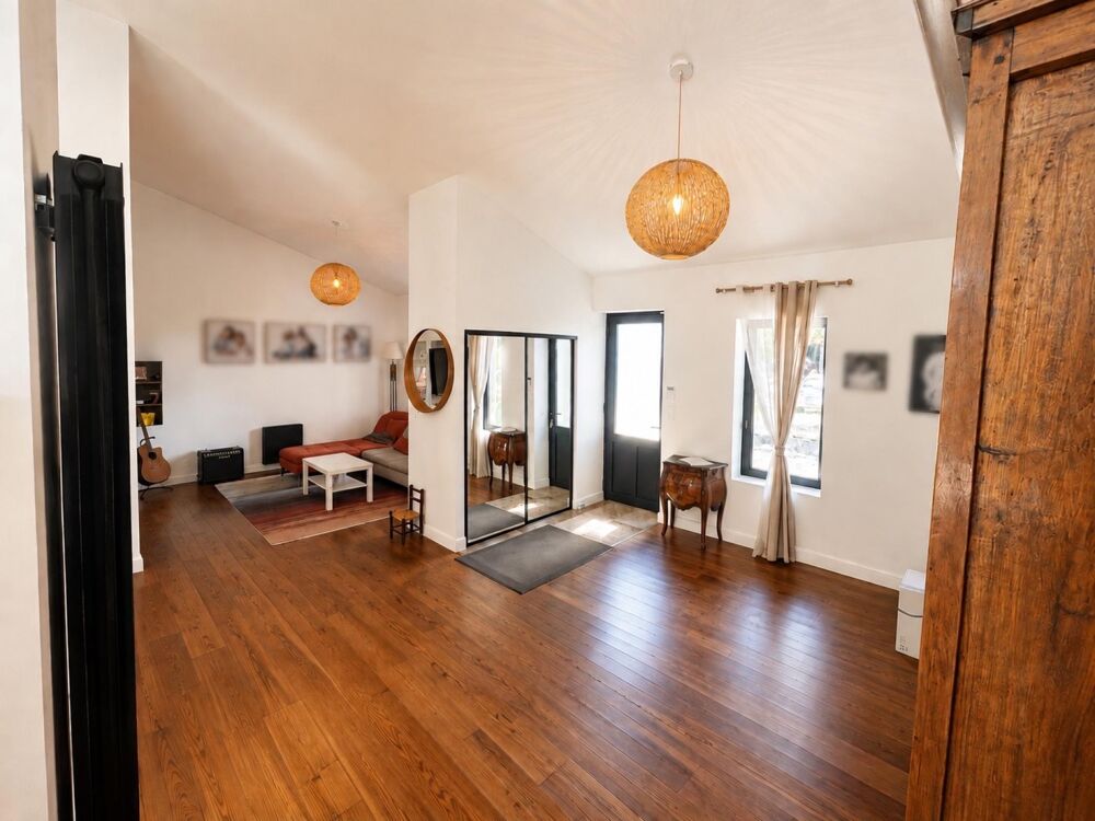 Vente Maison À seulement 5 minutes de Bon-Encontre et 15 minutes d'Agen Sud et de l'autoroute, découvrez cette magnifique propriété en pierre Saint-caprais-de-lerm