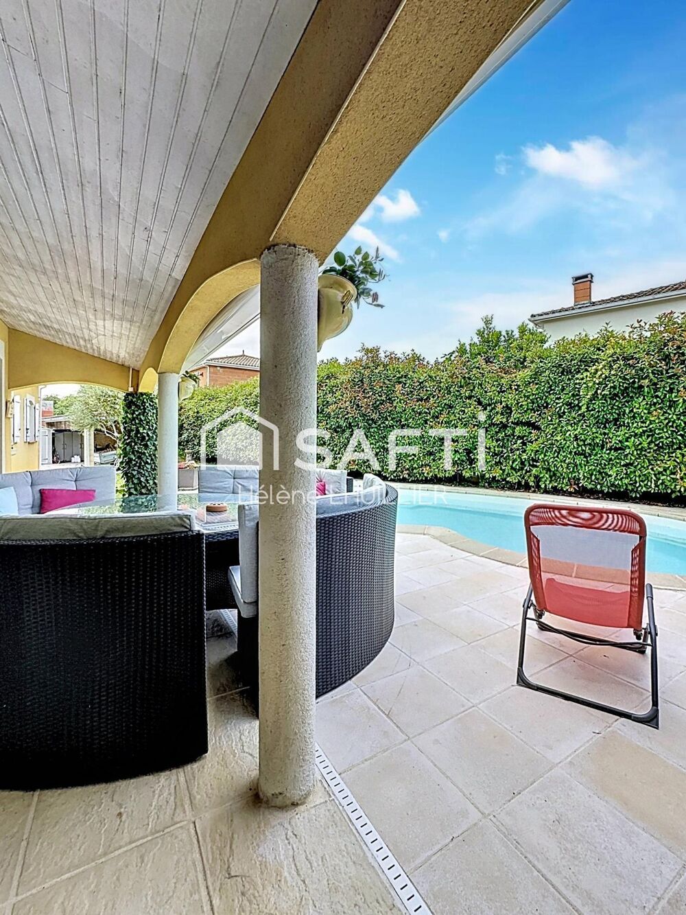 FONSORBES  Villa T5 de 127m² plain-pied avec piscine, garage et carport.