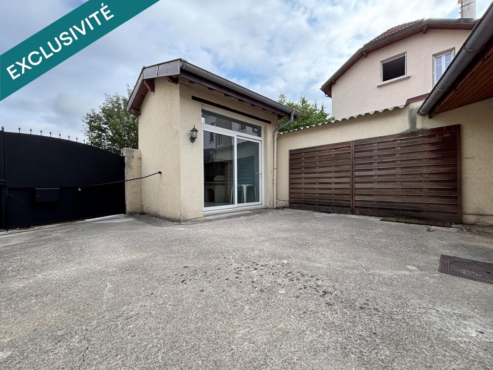 Maison idéalement située disposant d'une cour, d'un portail et un garage double
