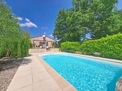   Une villa de plain-pied impeccable, avec piscine et superbe jardin paysager, pr�te � vivre sans aucun travaux. Maison - 4 pi�ce(s) - 95 m�
