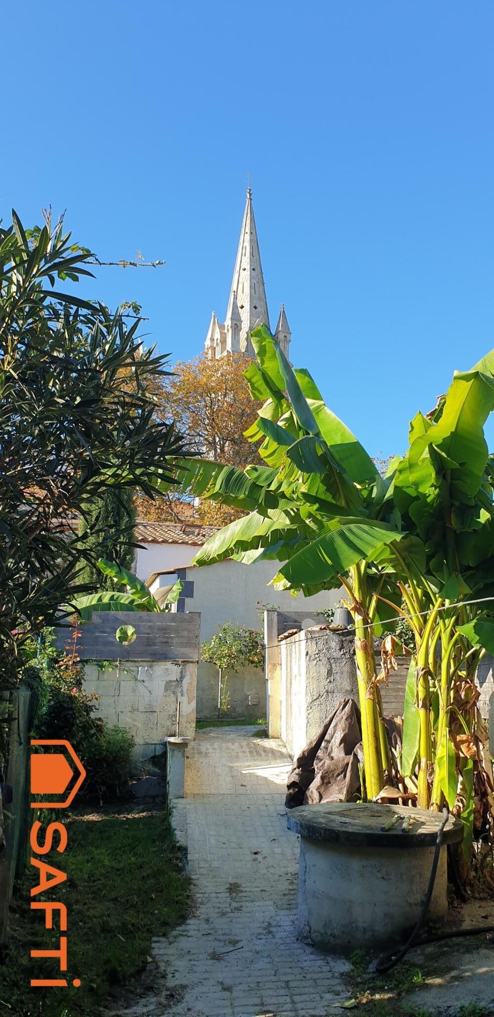 Maison de village en pierre située sur la commune de Saint-Christoly-Médoc, 5 pièces (dont 4 chambres) avec grande pièce à vivre