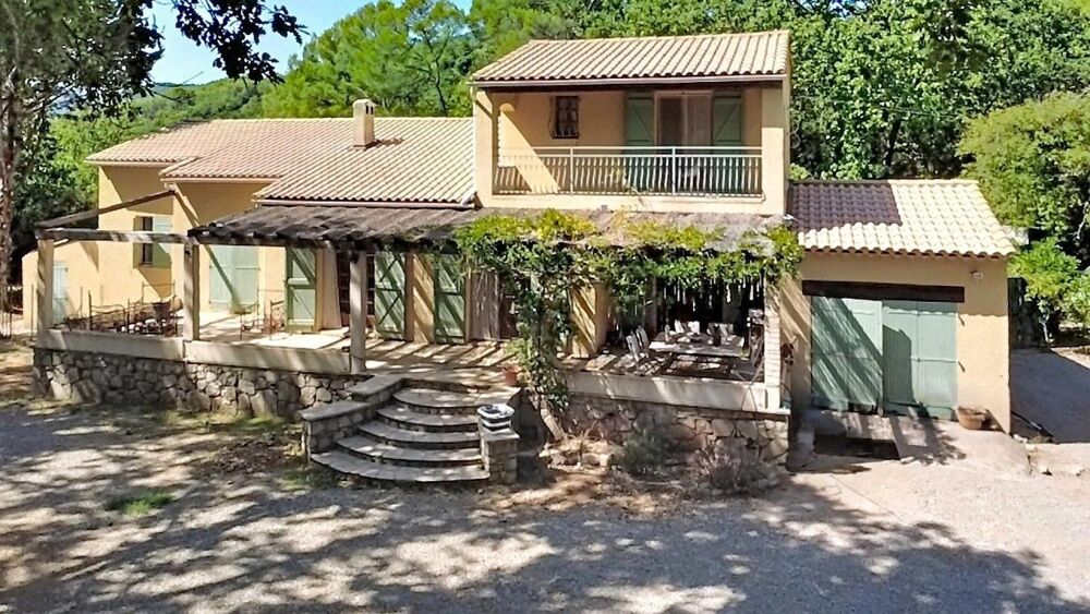villa traditionnelle en pleine nature