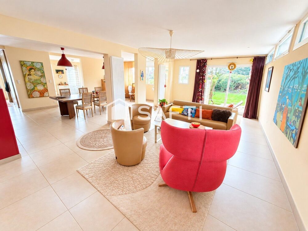 SPLENDIDE DEMEURE DE 364 M2 SUR TERRAIN DE 902 M2 A REGUINY