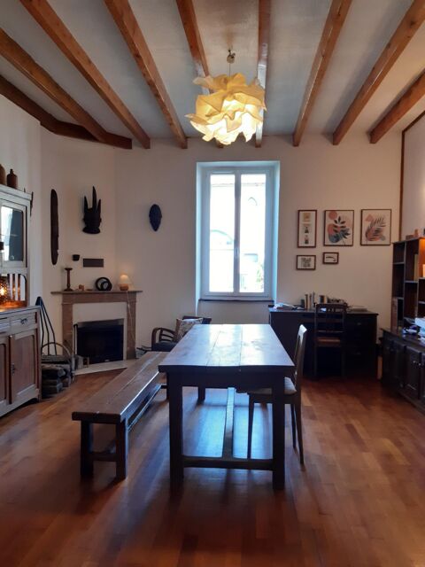   De beaux espaces int�rieurs vous attendent !! Maison - 8 pi�ce(s) - 235 m�