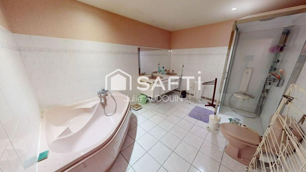 Vente Maison Propriété 151 m² habitables et 480 m² de dépendances à Burie Burie