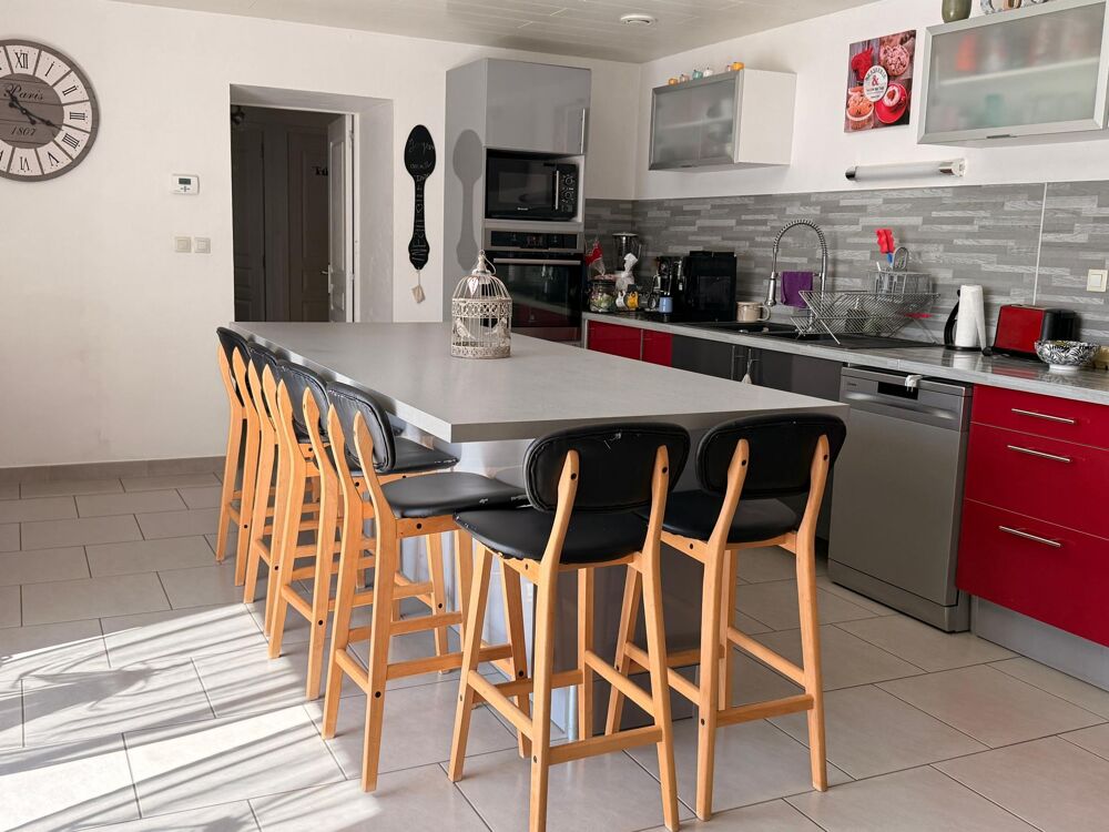 Maison de 182 m2 rénovée, 3 ch, dépendances et terrain