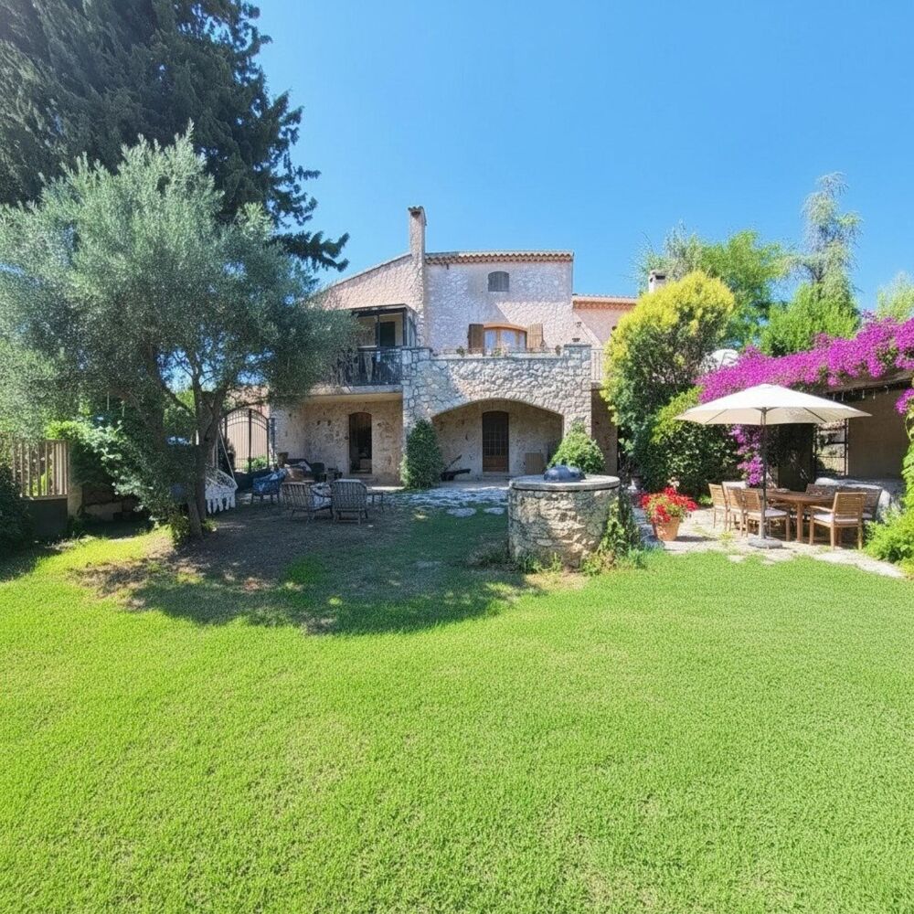 Maison 8 pièces 205 m² · à Robion · 205 m² · 449 000 €