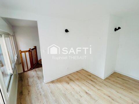 Local 21 m&sup2; traversant � Port Fr&eacute;jus 550 83600 Frejus