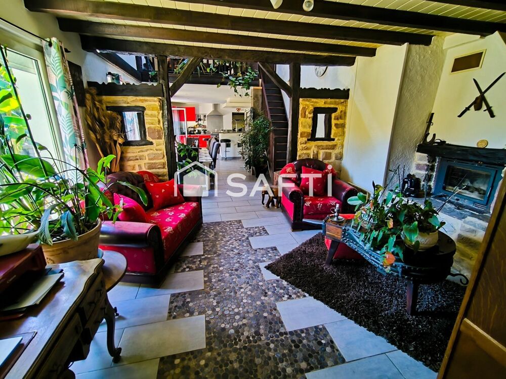Vente Maison Bien très rare , magnifique maison familiale située à Rignovelle , 10 min de Lure avec toutes les commodités, transports, écoles Rignovelle