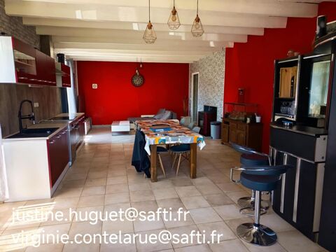   Maison Spacieuse avec Grange, Terrain et Panneaux Solaires Maison - 3 pice(s) - 255 m