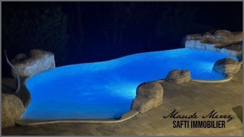 Villa 165 m2 - 2 séjours/cuisines - 4 chambres - piscine lagon - belle vue dégagée - parcelle de plus de 6000 m2 dont 3500 m2 pl