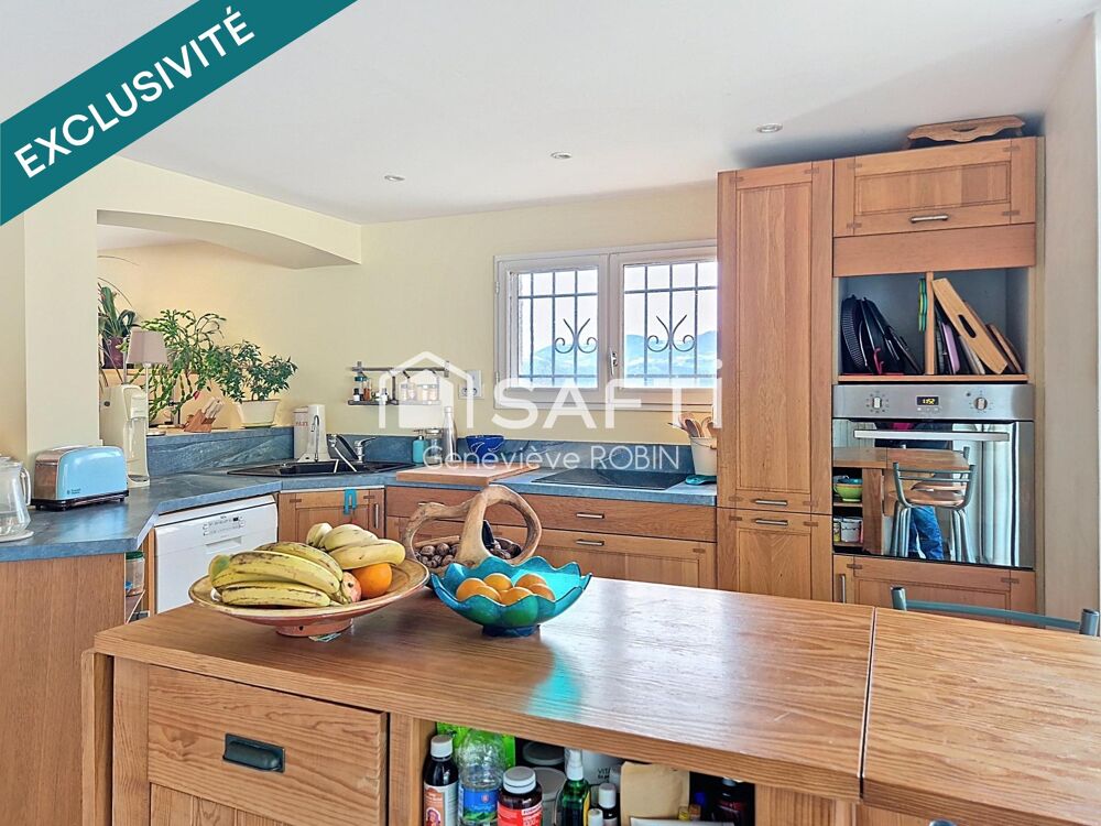 Maison familiale individuelle de 196 m² habitables avec 6 chambres  Terrain de 759 m²