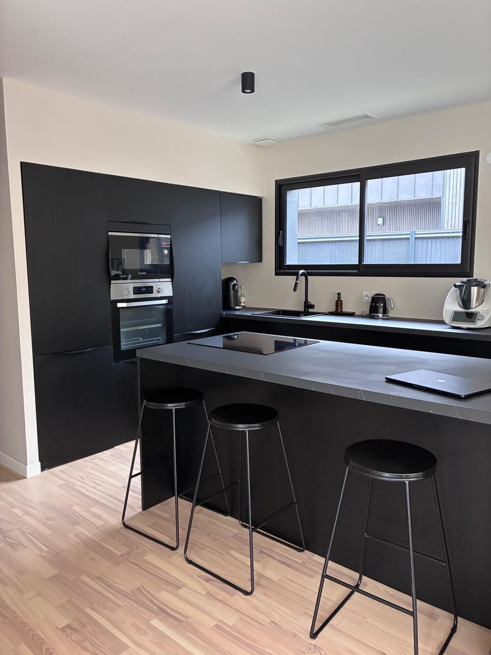 Vente Maison Maison d'architecte contemporaine avec prestations haut de gamme et bel espace extérieur, volumes, lumières et design Carbon-blanc