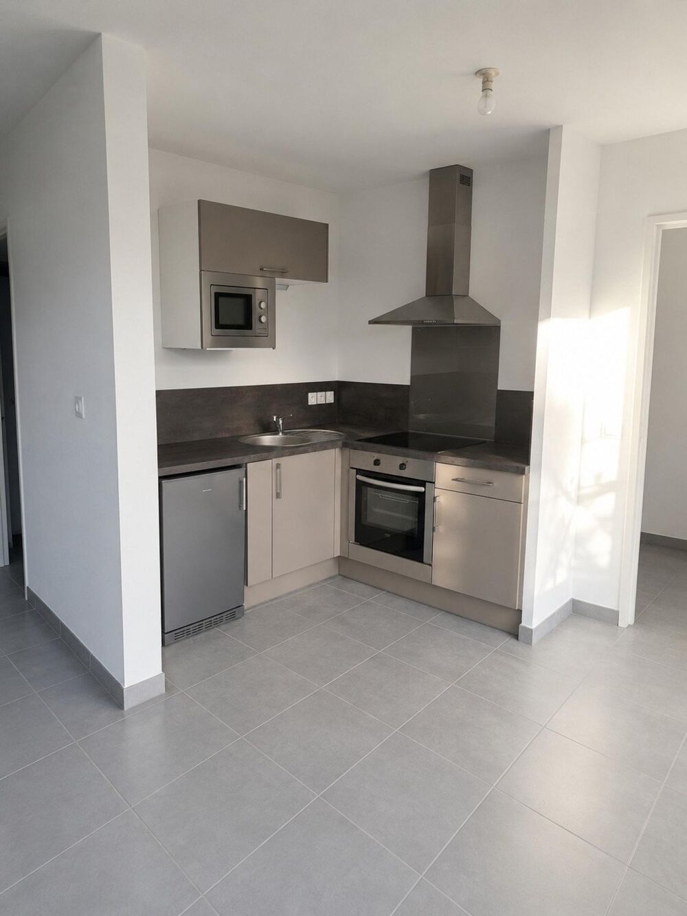 Vente Appartement T2 dernier étage, terrasse, vue dégagée... petite  vue mer ! Montpellier