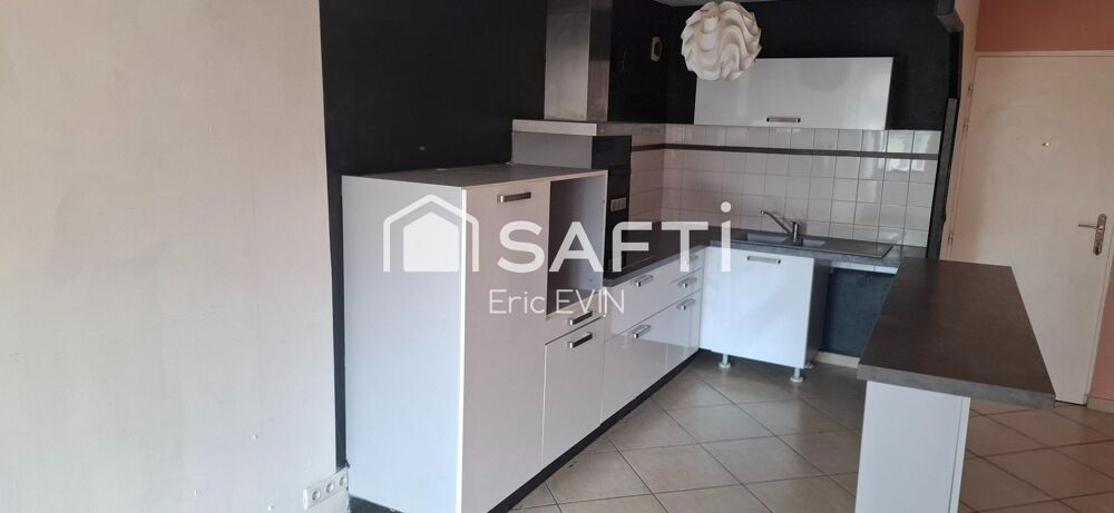 Bel appartement lumineux de 89 m², libre de suite, deuxième étage, centre ville, interphone, ascenseur.