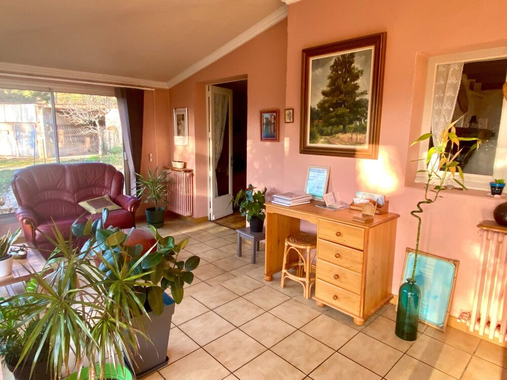 Maison familiale avec terrain attenant et dépendance