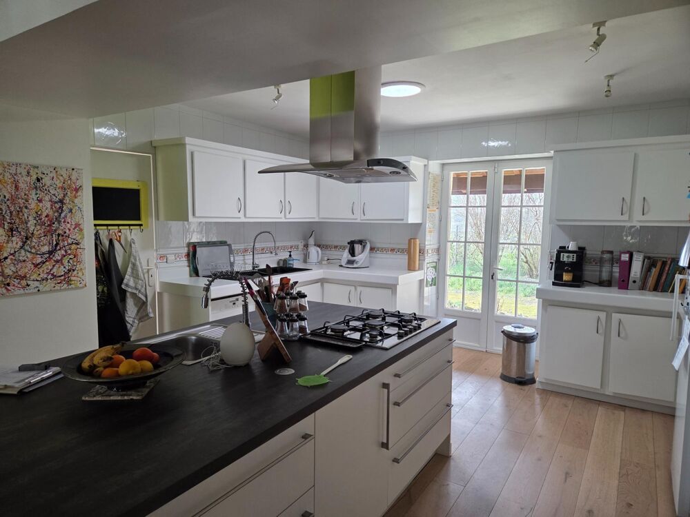 Vente Maison Propriété a vendre de 400 m², une maison principale et un logement attenant sur un terrain arboré de 3600 m² avec piscine et dép Sauveterre-de-guyenne
