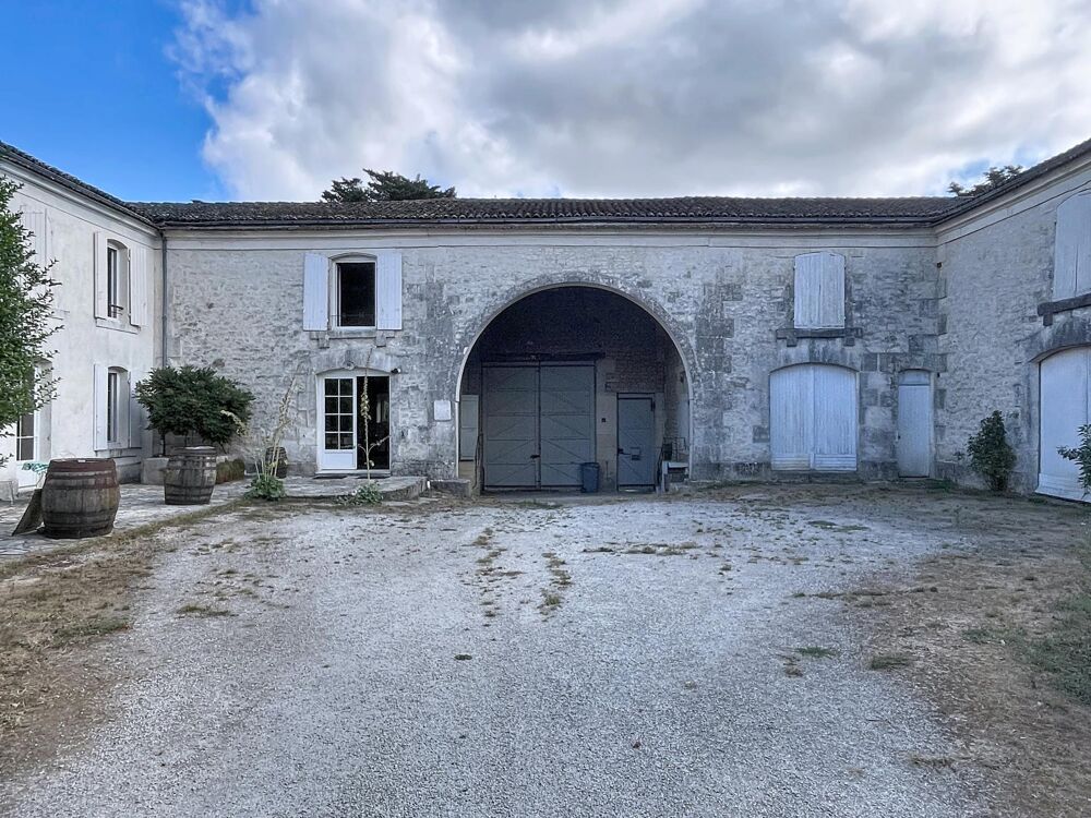 Vente Maison MAISON CHARENTAISE 6 CHAMBRES AVEC DE NOMREUSES DEPENDANCES Louzac-saint-andre