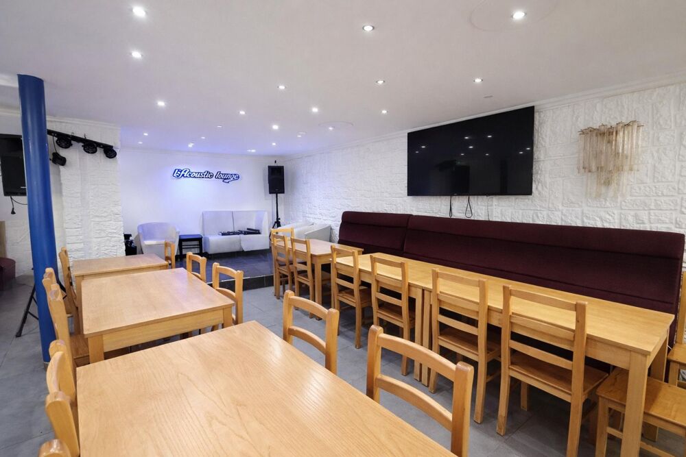   Rare : Restaurant avec scène musicale + licence IV 