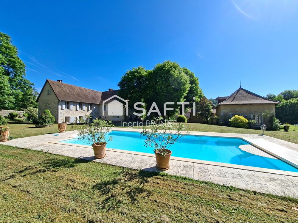 Propriété de caractère avec 6 bâtiments + piscine