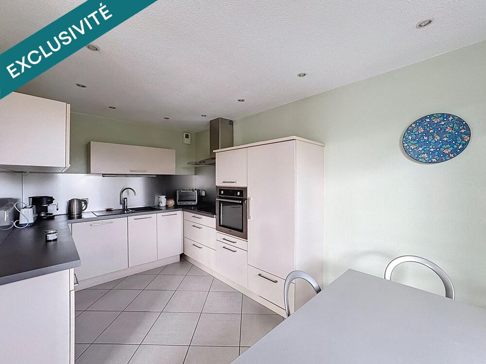 Appartement récent avec 2 balcons et 2 garages dans résidence sécurisée!