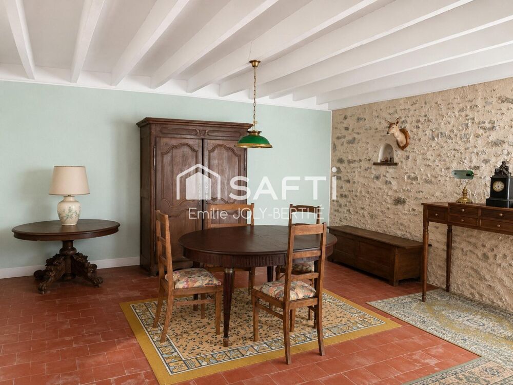 Vente Maison Corps de ferme avec dépendances sur plus de 5 hectares – Cossé-en-Champagne / 53340 Cosse-en-champagne