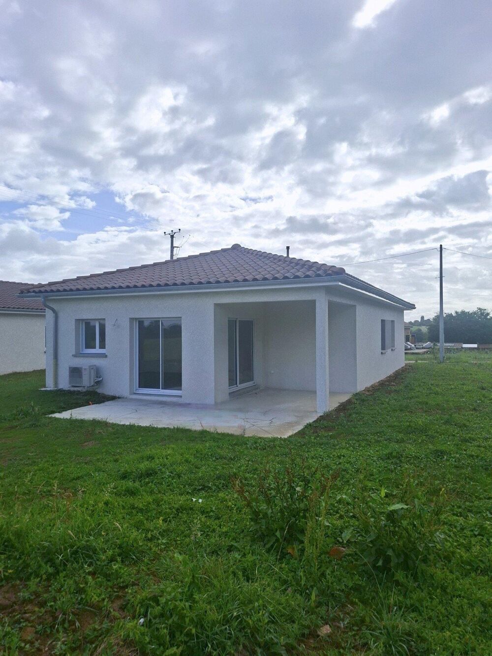 Située dans le village de Saint-Étienne-sur-Reyssouze (0....