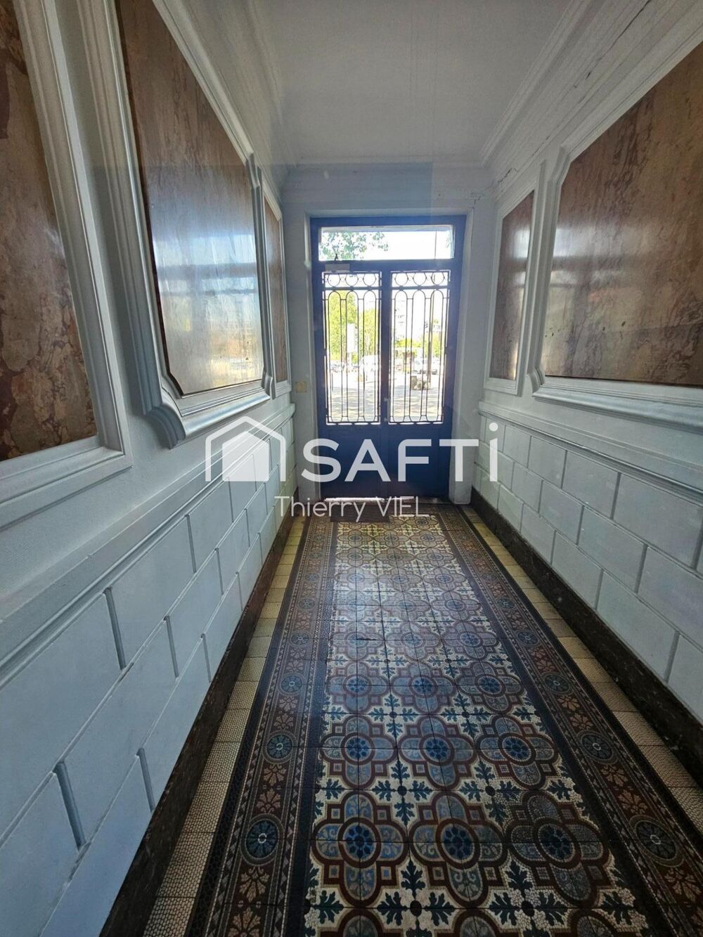 Vente Appartement APPT 3P - COMMERCES ET METRO A MOINS DE 100M Paris 18