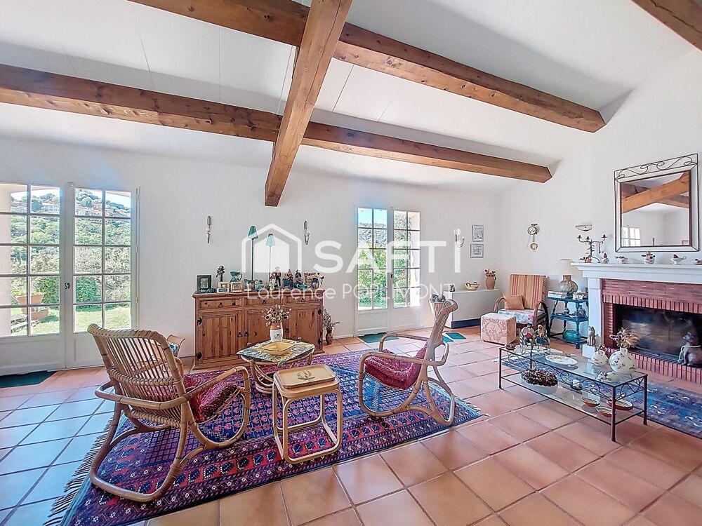 Propriété aux finitions exceptionnelles: Bastide de 225 m2, 15 min de Saint-Tropez, plage à 10 min, village de Grimaud à pieds.