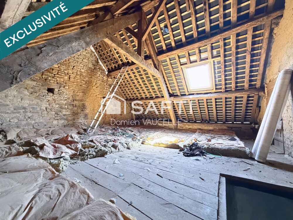 Maison à finir de rénover, proche de l'étang de pêche.