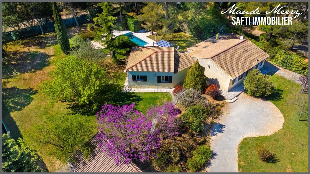Villa de plain-pied de 195 m 2 habitable - piscine - garage - terrain de plus de 2900 m2 entièrement plat et clôturé - propriété