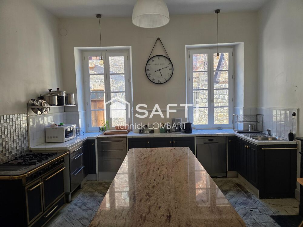 Maison de charme au coeur de Castelnau-de-Montmiral  319 m² habitables