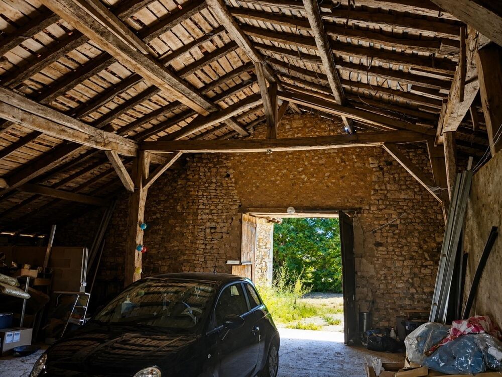 Authentique grange en pierre avec dépendance sur 2 000 m² de terrain  Grassac