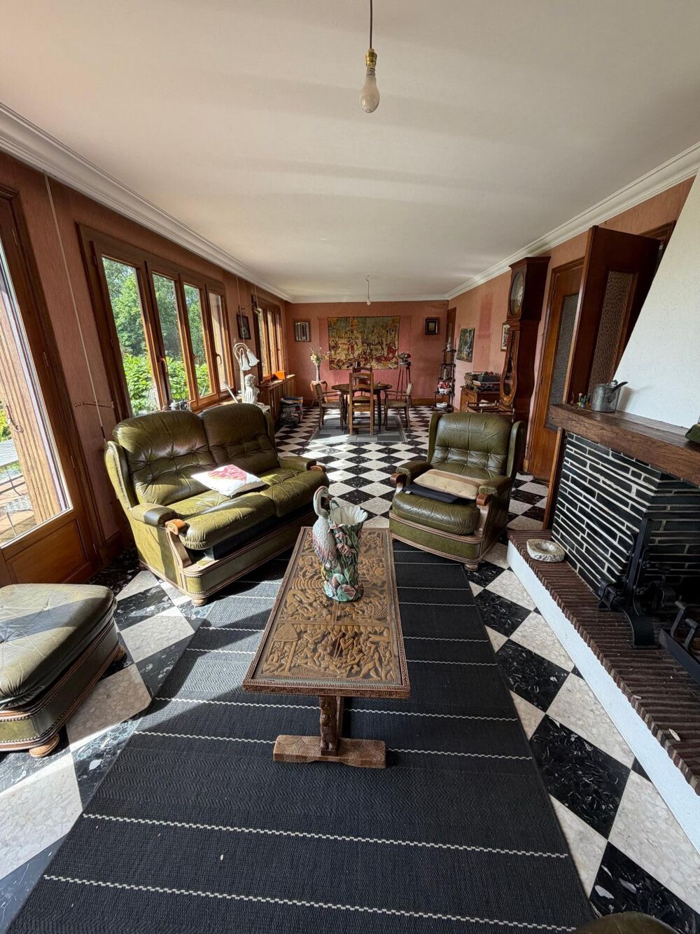 Grand pavillon sur beau terrain et sous-sol complet
