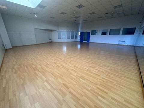 Local commercial,&agrave; divers vocations 429 m2 2000 53200 Chateau-gontier