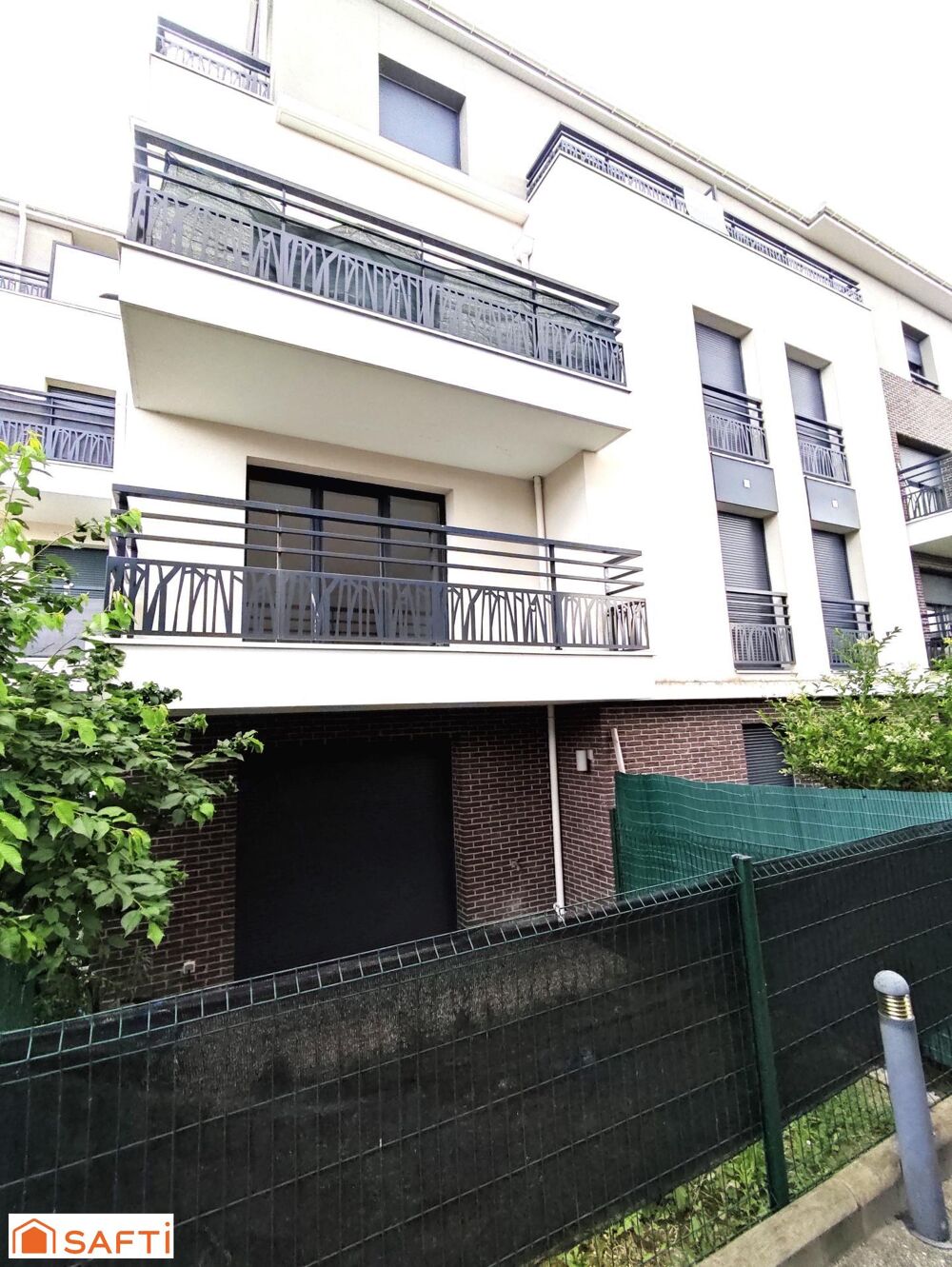 Beau Studio avec balcon et parking