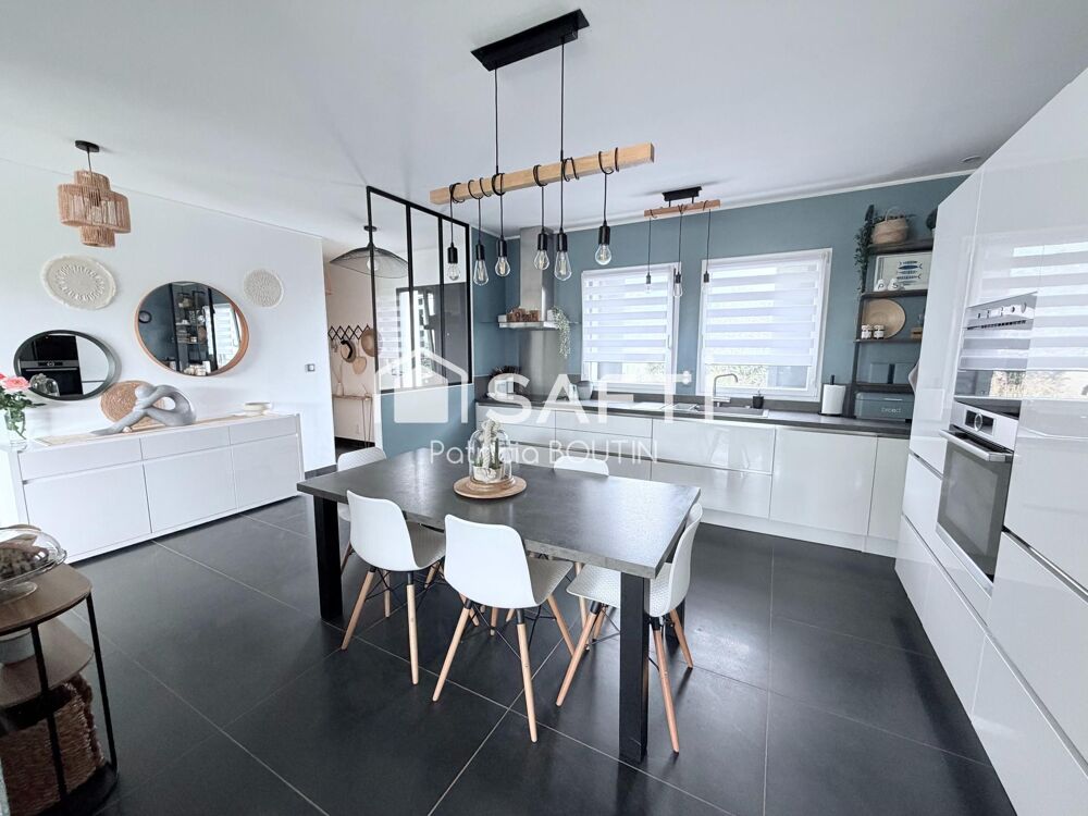 Vente Maison PAVILLON 5 CHAMBRES AVEC SALLES D'EAU ET BUREAUX + PISCINE ET GARAGES A CHAURAY Chauray