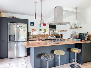  Maison � vendre 8 pi�ces 219 m�