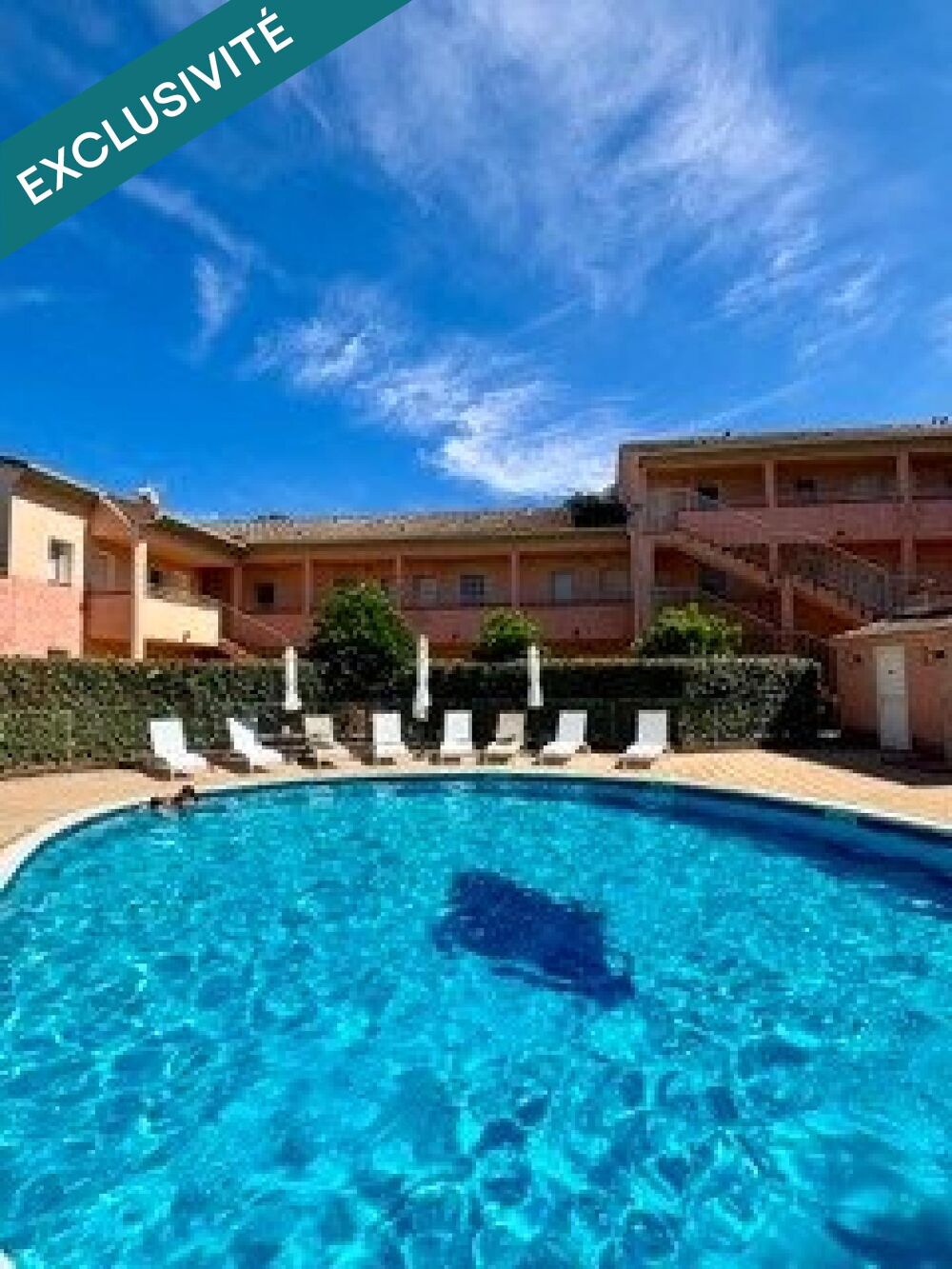 T2 avec terrasse et piscine en bord de mer