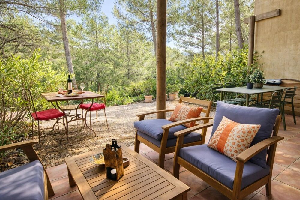 ? RARE SUR LE GOLF DE SAUMANE ! Appartement climatisé de 44 m² avec 2 chambres et superbe terrasse ? Un cadre exceptionnel pour