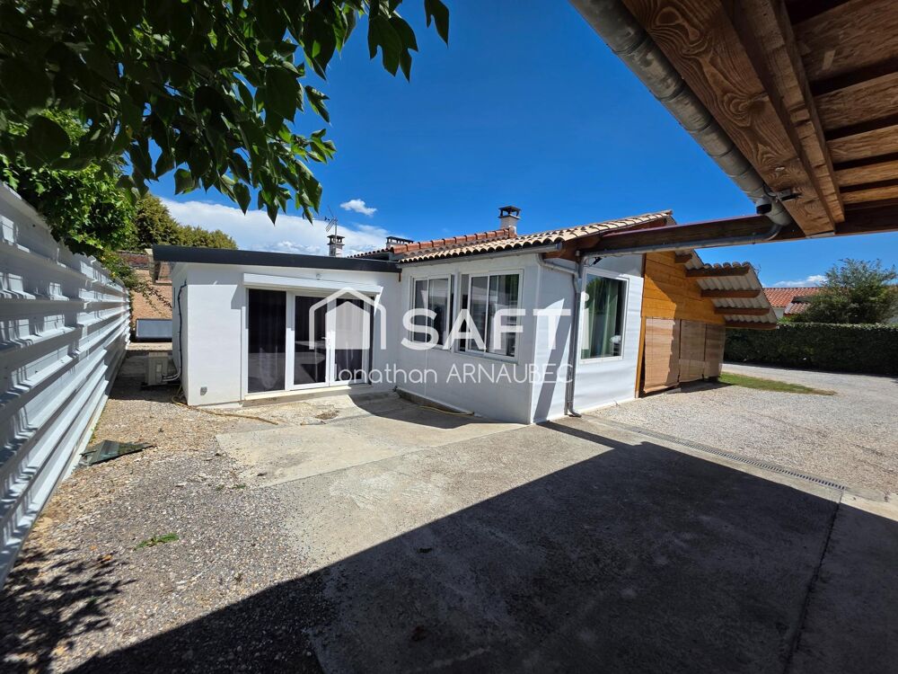 Coup de coeur assuré pour cette maison de plain-pied entièrement rénovée, alliant confort moderne, prestations de qualité et aucu