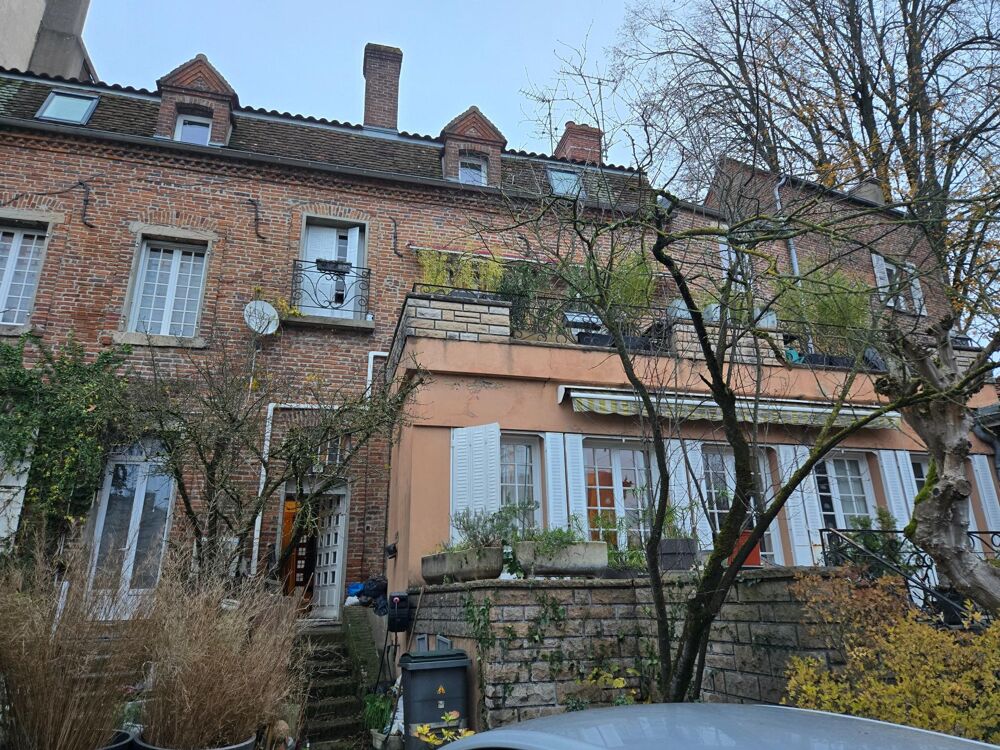 Placé dans un des plus beau quartier de LOUHANS ,magnifique appartement rénové avec charme et authenticité coup de coeur garanti