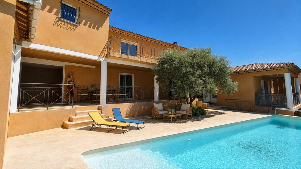 Vente Maison Dans un quartier recherché, découvrez cette propriété d'exception de 187 m² offrant 5 chambres, une piscine, un double garage et Pernes-les-fontaines