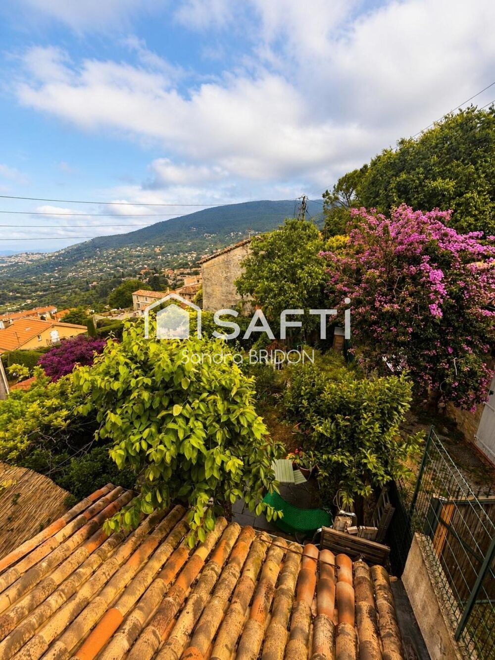 Bastide de caractère vue dominante au coeur du village