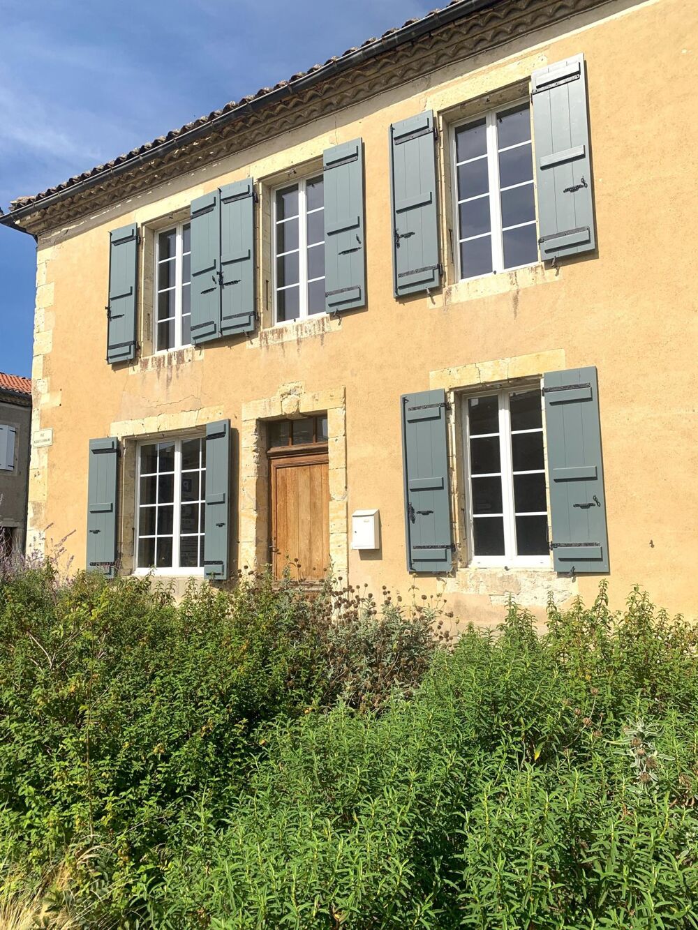 MAISON EN PIERRE CONFORTABLE AVEC CAVE ET JARDIN