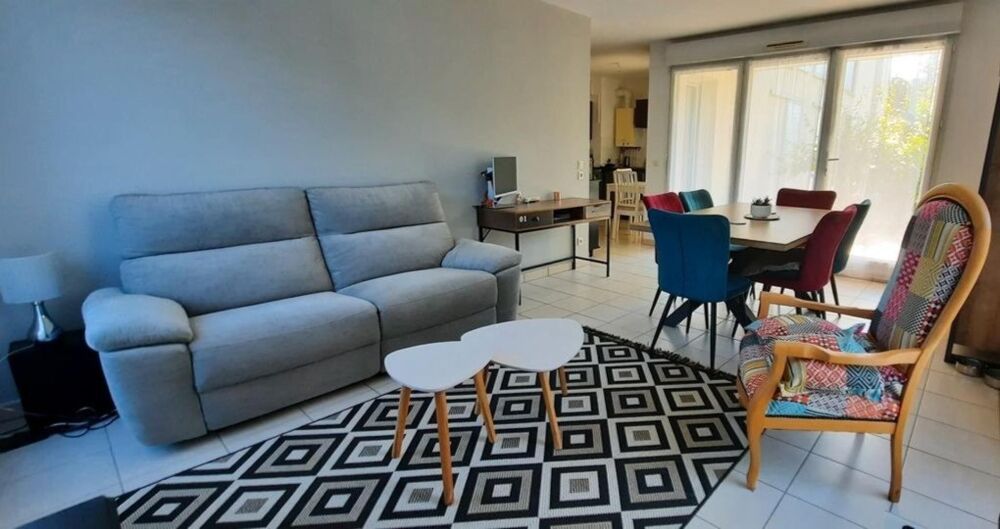 BEL APPARTEMENT LUMINEUX AVEC TERRASSE